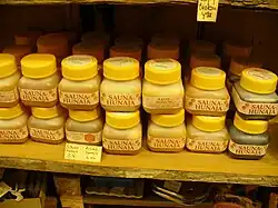 Enkele natuurlijke en geurende saunahoningsoorten die de schoonheid van de huid bevorderen, Finland