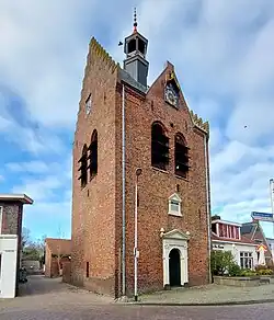 Vrijstaande kerktoren