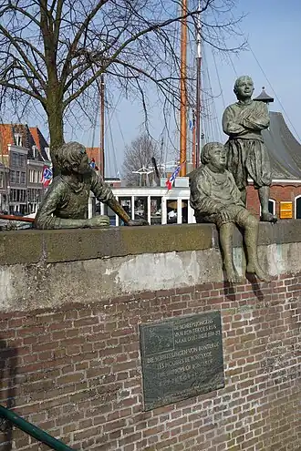 Scheepsjongens van Bontekoe gezien vanaf het Houten Hoofd