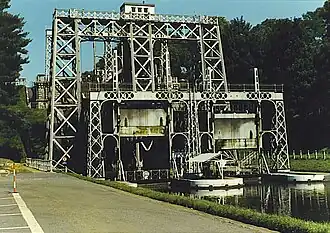 Scheepsliften op het Centrumkanaal