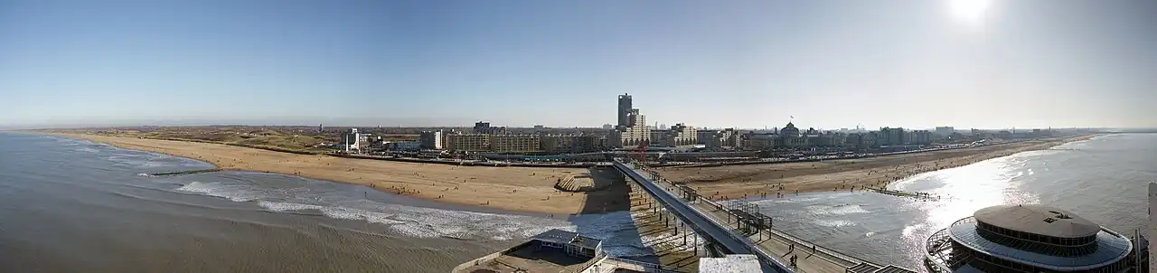Scheveningen gezien vanaf de pier