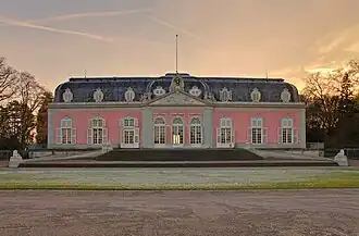 Schloss Benrath: Noordgevel van het hoofdgebouw