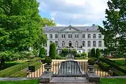 Overzicht terrassentuin vanaf het derde terras