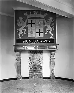 Schouw met wapen Van Wassenaar Warmond in kasteel Bethlehem