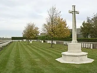 Overzicht met Cross of Sacrifice