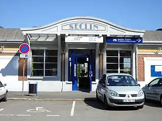 Ingang stationsgebouw