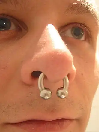 Grote  septumpiercing