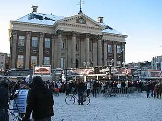 Het Glazen Huis van 3FM Serious Request 2009 op de Grote Markt in Groningen