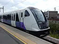 Class 345 van de Elizabeth line in Shenfield op 3 juni 2022.