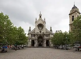 De Sint-Katelijnekerk aan het plein