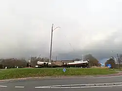 Skûtsje Hendrika  op de rotonde Noorderhogeweg-Nijtap