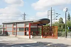 De noordelijke toegang bij de bushaltes.