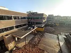 Linksonder Cafe1852 en daarboven op de 2e etage de Heijezaal ten tijde van de sloop