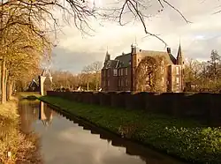 Slot Zuylen met slangenmuur van 120 meter