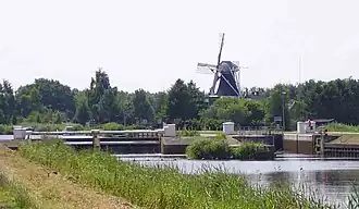 Niemans Molen bij de sluis in het B.L. Tijdenskanaal