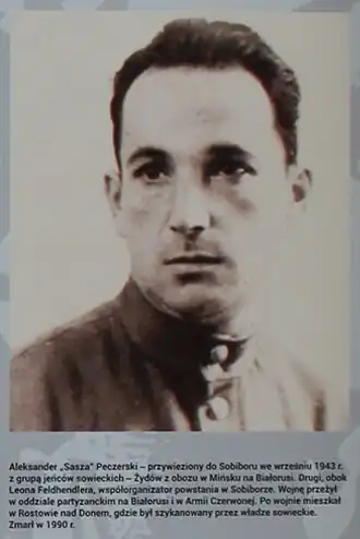 Foto Alexander Petsjerski bij kamp Sobibór.