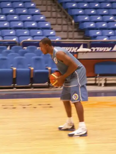 Will Solomon (ex-Memphis Grizzlies) werd in 2006 overgenomen door Fenerbahçe. De Amerikaan werd in 2007 verkozen tot Most Valuable Player van de hoogste Turkse basketbaldivisie.