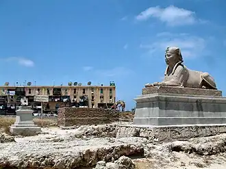 Moderne en historische gebouwen staan in veel wijken van Alexandrië broederlijk naast elkaar