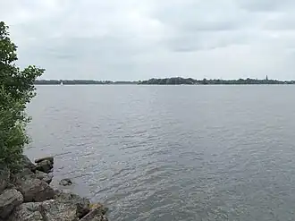 De Spiegel- en Blijkpolderplas in 2013. Aan de overkant Nederhorst den Berg