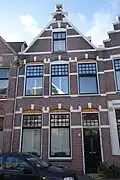 Winkel met bovenwoning in neorenaissancestijl