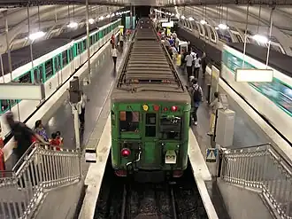 Een Sprague-Thompson metrostel op het middenspoor