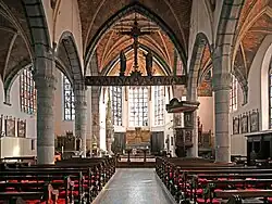 Interieur, uitzicht op het altaar