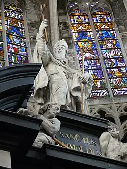 Beeld van Sint-Rombout in de kathedraal gemaakt door Lucas Faydherbe.