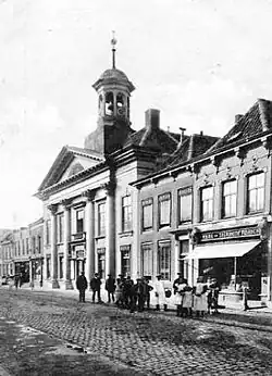 Het neoclassicisistische stadhuis