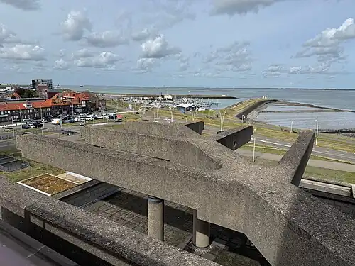 De dragende constructie is hier goed te zien. Theoretisch zou hier nog een extra verdieping op gebouwd kunnen worden.