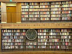 Boekenplanken in de rotonde, 2008.