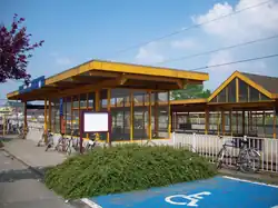 Achteringang van het station       (voor renovatie)