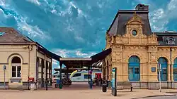 Doorgang naar het perron