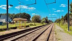 Het perron en sporen