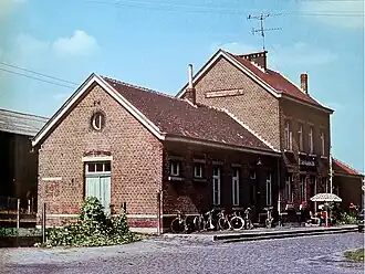 Het stationsgebouw, toen al niet meer in gebruik