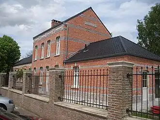 Oud station - heden woning. Gezien langs de straatzijde.