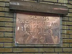 Herdenking plakkaat WOII in stationshal