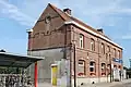 Stationsgebouw aan de spoorlijn Gent - Geraardsbergen - Braine-le-Comte