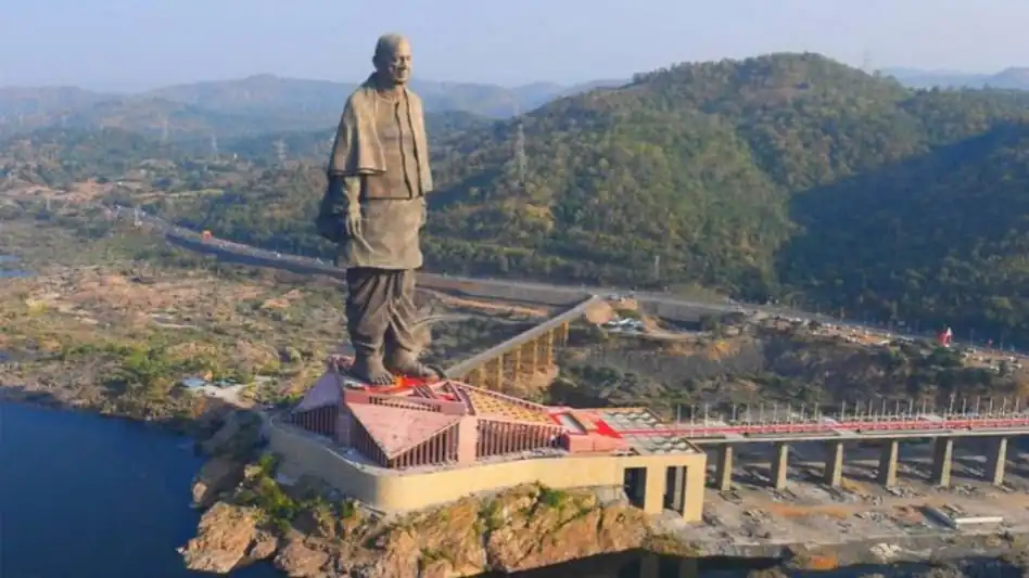 Luchtfoto Statue of Unity in 2018