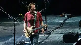 Tom Johnston tijdens een concert in de O2 Arena op 29 oktober 2017