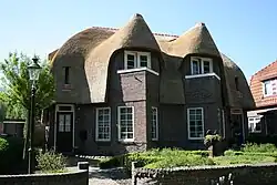 Dubbel woonhuis met klinkeren erfscheiding