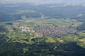 Luchtfoto (het zuiden is boven) van Steinheim en Sontheim (boven)