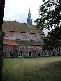 Vrouwensticht Börstel. Stichtskerk, noordzijde en kloostergang