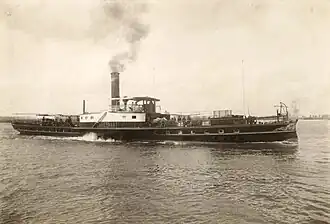 1883 - 1933, raderstoomboot Quakernaat, gebouwd op de werf van L. Smit & Zn. (Fop Smit) te Kinderdijk. Afmetingen: 53,80 × 11,45 m.