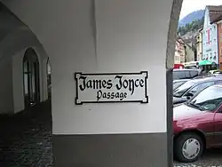 Officieel straatnaambord: "James Joyce Passage"