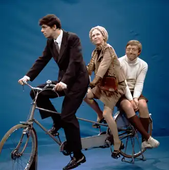 Joost Prinsen, Wieteke van Dort en Aart Staartjes nemen het nummer Je bent een liegbeest op voor De Stratemakeropzeeshow