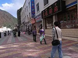 Straat in Tramog (Zhamu)