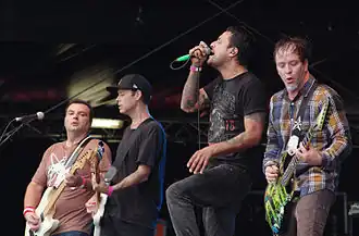 Strung Out live in 2013. V.l.n.r.: Rob Ramos, Chris Aiken, Jason Cruz en Jake Kiley.