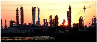 Zonsopkomst met zicht op de chemische industrie van Baytown