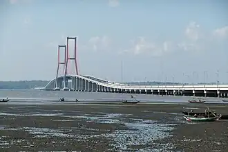 Suramadubrug gezien vanaf Surabaya