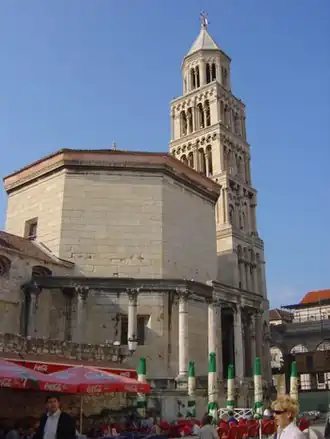 Mausoleum en klokkentoren